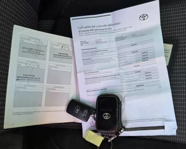 TOYOTA Auris 1.8 VVT-i Hybrid Automatik Executive