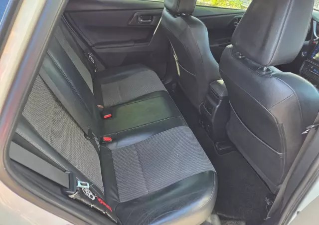 TOYOTA Auris 1.8 VVT-i Hybrid Automatik Executive