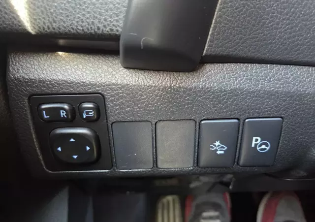 TOYOTA Auris 1.8 VVT-i Hybrid Automatik Executive