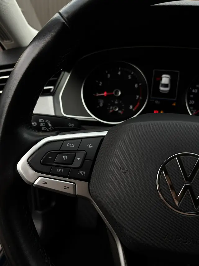 VOLKSWAGEN Passat Business DSG