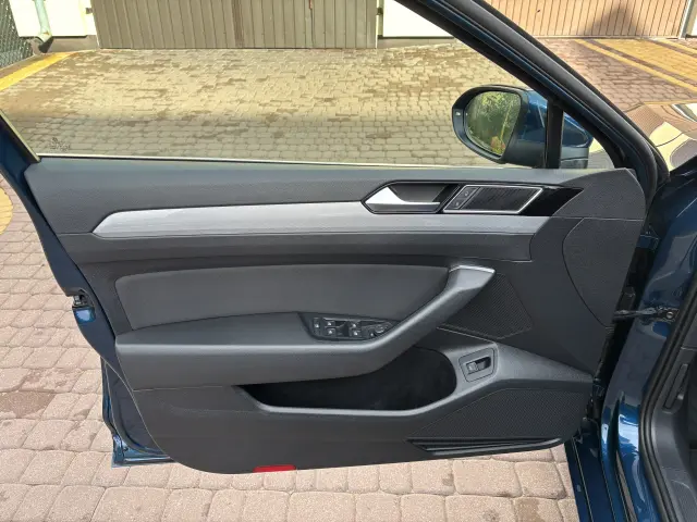 VOLKSWAGEN Passat Business DSG