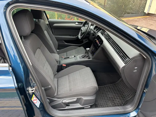 VOLKSWAGEN Passat Business DSG