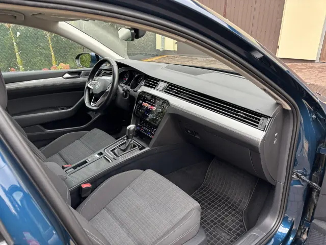 VOLKSWAGEN Passat Business DSG