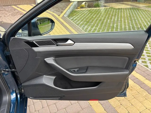 VOLKSWAGEN Passat Business DSG