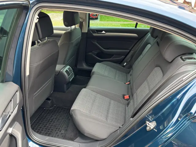 VOLKSWAGEN Passat Business DSG