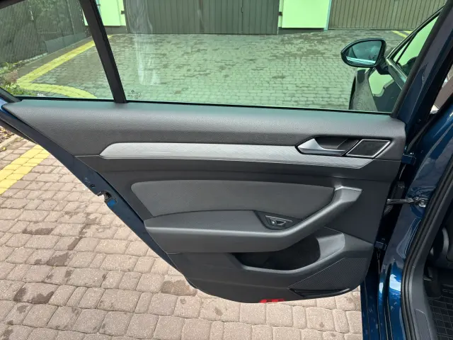 VOLKSWAGEN Passat Business DSG