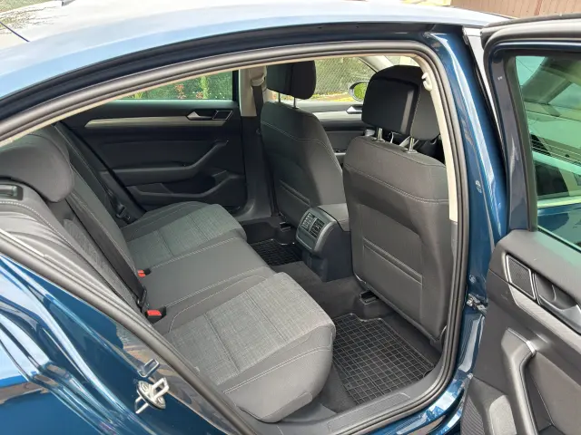 VOLKSWAGEN Passat Business DSG