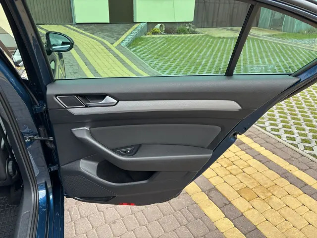 VOLKSWAGEN Passat Business DSG