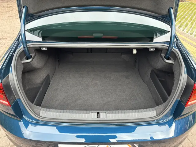 VOLKSWAGEN Passat Business DSG