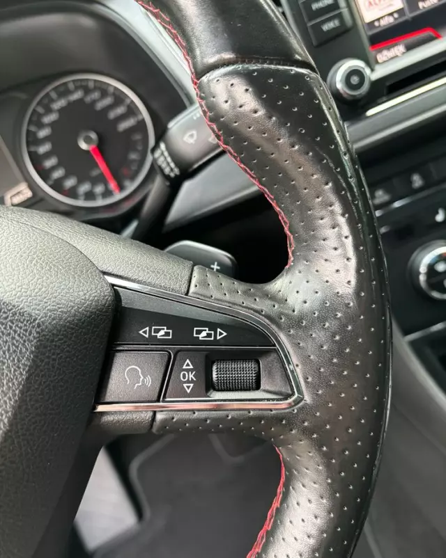 SEAT Leon ST 2.0 TDI DPF DSG FR