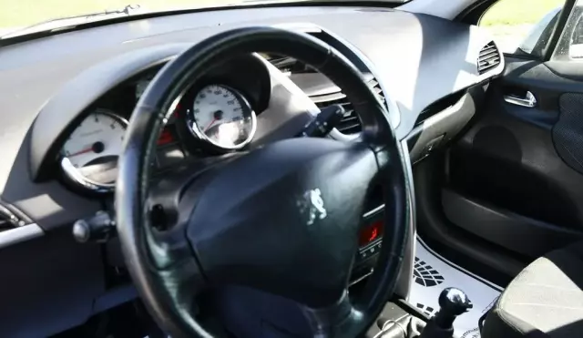 PEUGEOT 207 