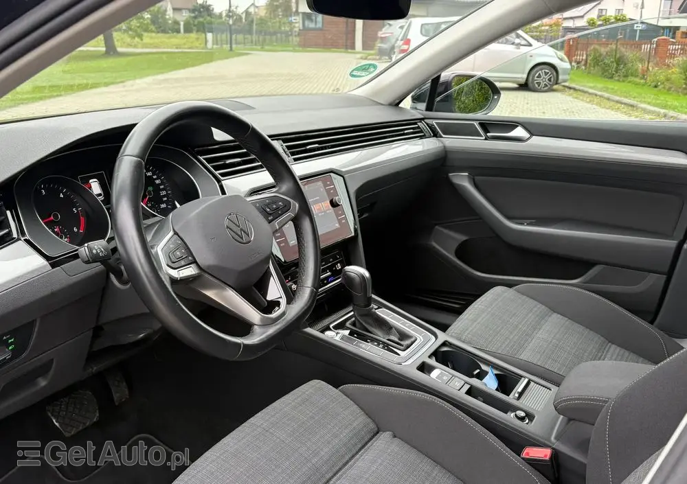 VOLKSWAGEN Passat Variant 2.0 TDI SCR DSG Conceptline