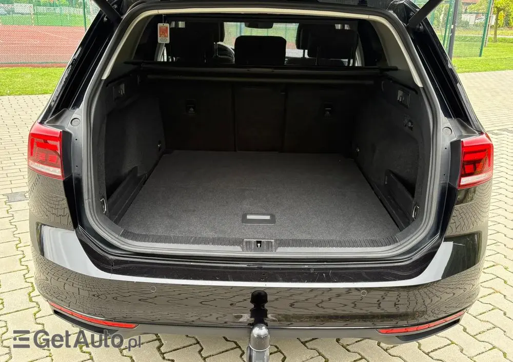 VOLKSWAGEN Passat Variant 2.0 TDI SCR DSG Conceptline