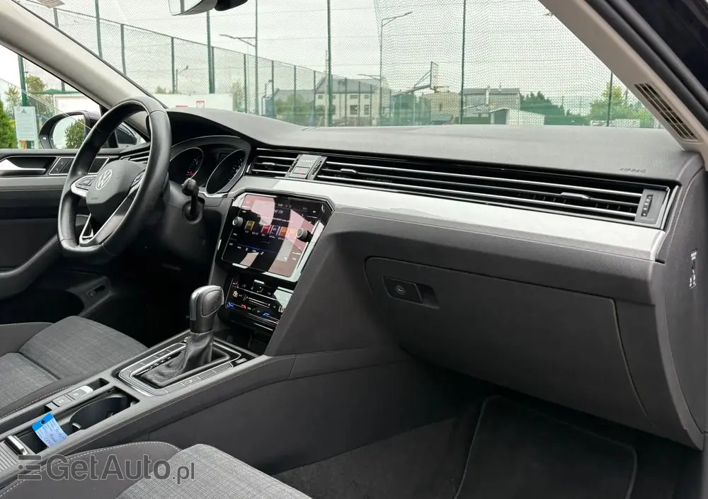 VOLKSWAGEN Passat Variant 2.0 TDI SCR DSG Conceptline