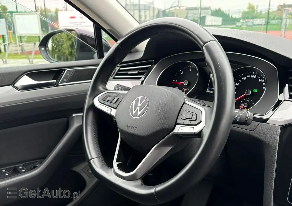 VOLKSWAGEN Passat Variant 2.0 TDI SCR DSG Conceptline