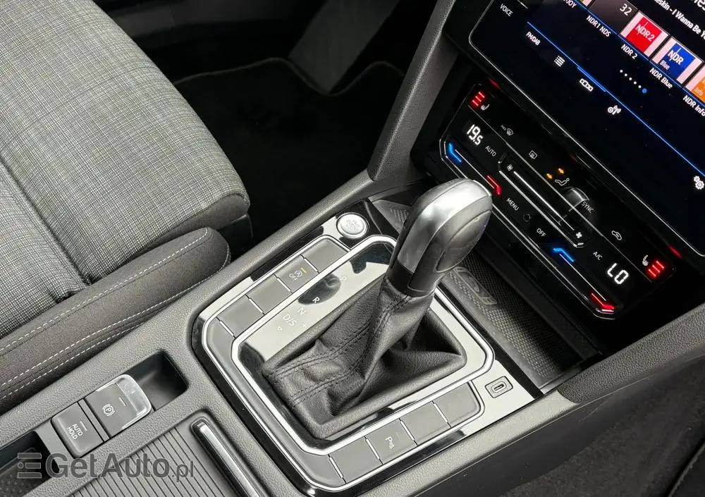 VOLKSWAGEN Passat Variant 2.0 TDI SCR DSG Conceptline