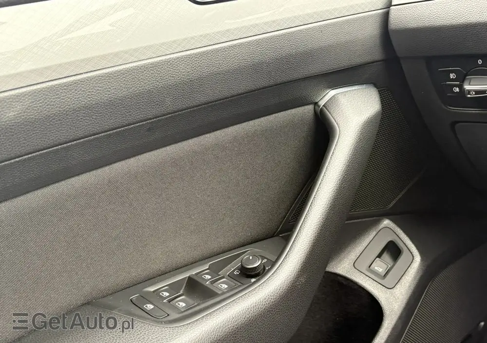 VOLKSWAGEN Passat Variant 2.0 TDI SCR DSG Conceptline