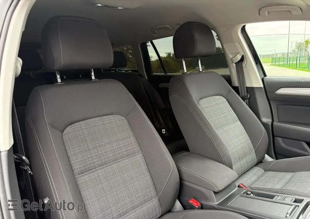 VOLKSWAGEN Passat Variant 2.0 TDI SCR DSG Conceptline