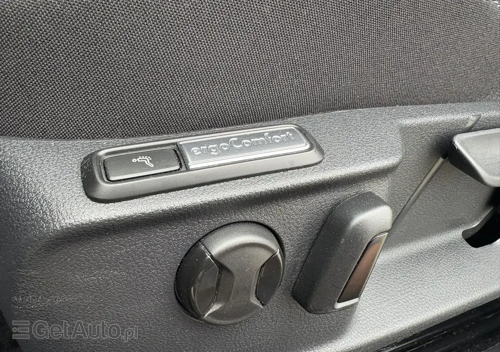 VOLKSWAGEN Passat Variant 2.0 TDI SCR DSG Conceptline