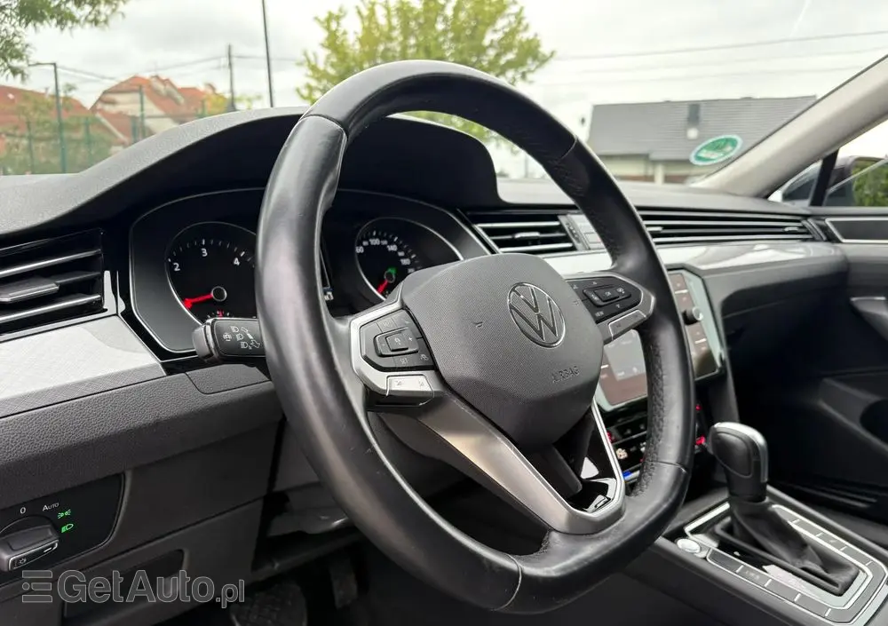 VOLKSWAGEN Passat Variant 2.0 TDI SCR DSG Conceptline