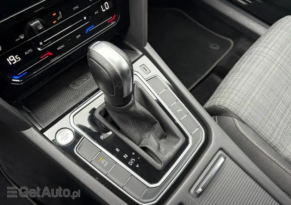 VOLKSWAGEN Passat Variant 2.0 TDI SCR DSG Conceptline