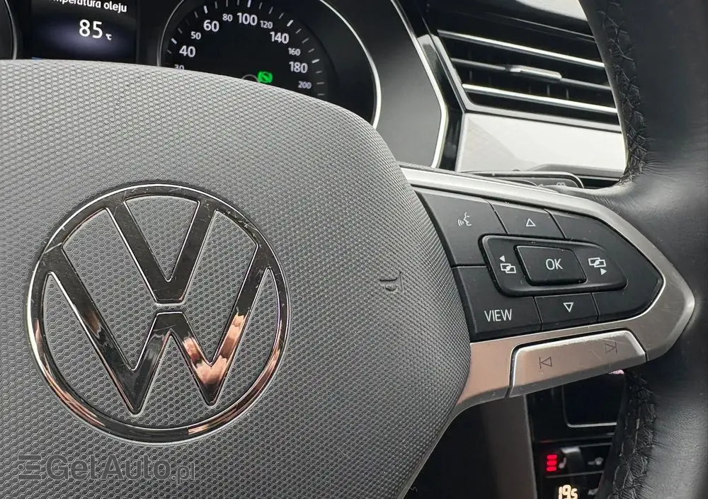 VOLKSWAGEN Passat Variant 2.0 TDI SCR DSG Conceptline