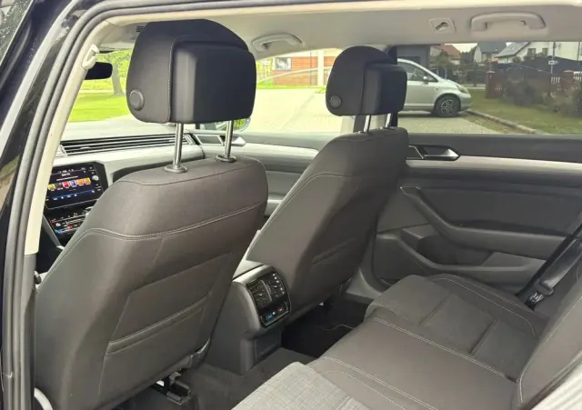 VOLKSWAGEN Passat Variant 2.0 TDI SCR DSG Conceptline