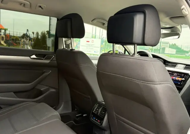 VOLKSWAGEN Passat Variant 2.0 TDI SCR DSG Conceptline