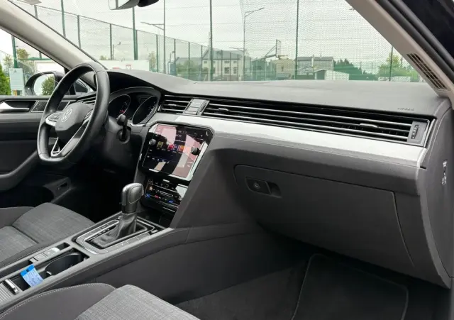 VOLKSWAGEN Passat Variant 2.0 TDI SCR DSG Conceptline