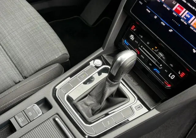 VOLKSWAGEN Passat Variant 2.0 TDI SCR DSG Conceptline