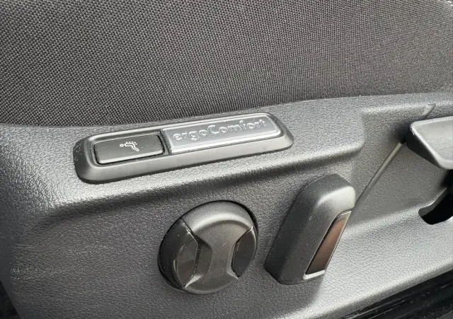 VOLKSWAGEN Passat Variant 2.0 TDI SCR DSG Conceptline