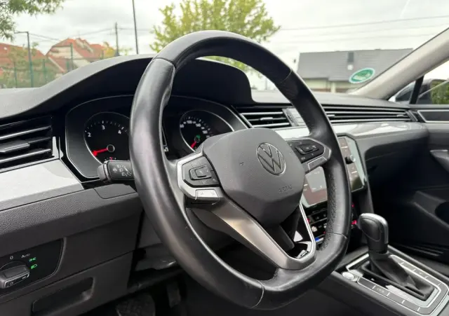 VOLKSWAGEN Passat Variant 2.0 TDI SCR DSG Conceptline