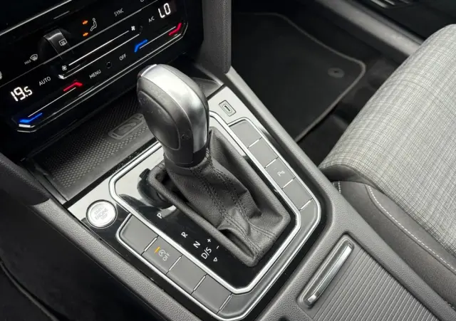 VOLKSWAGEN Passat Variant 2.0 TDI SCR DSG Conceptline