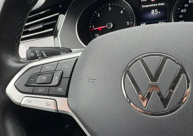 VOLKSWAGEN Passat Variant 2.0 TDI SCR DSG Conceptline