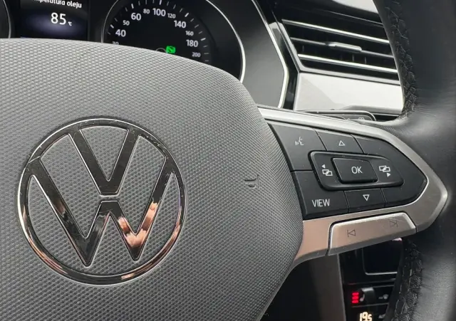 VOLKSWAGEN Passat Variant 2.0 TDI SCR DSG Conceptline