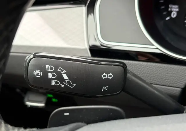 VOLKSWAGEN Passat Variant 2.0 TDI SCR DSG Conceptline