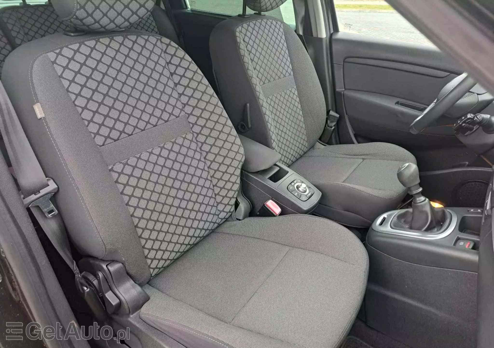 RENAULT Scenic 1.6 16V TomTom Edition