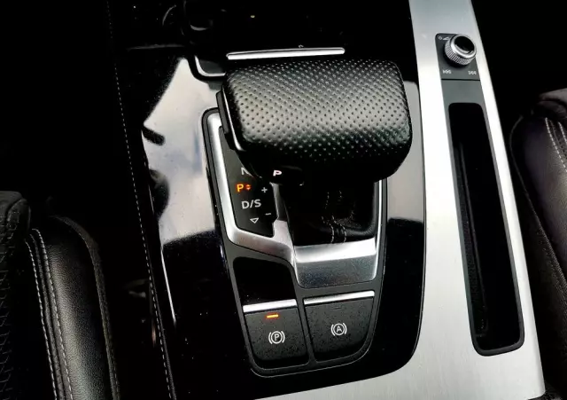 AUDI Q5 40 TDI quattro S tronic S line