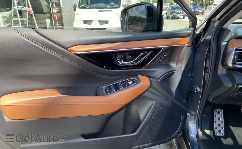 SUBARU Outback 