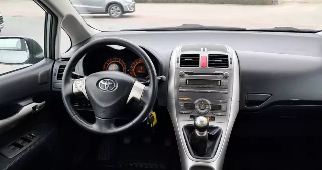 TOYOTA Auris 1.33 VVT-i Luna