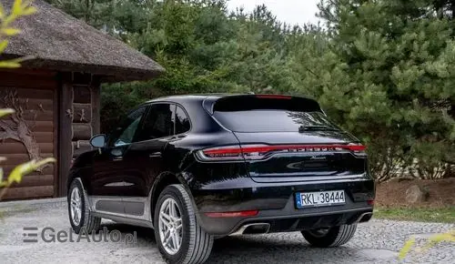 PORSCHE Macan 