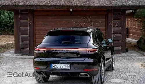 PORSCHE Macan 