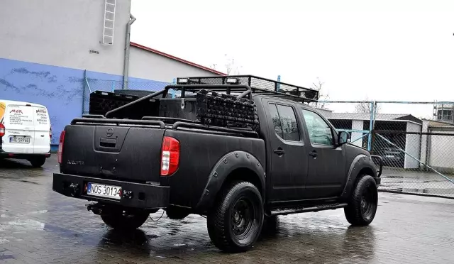 NISSAN Navara 