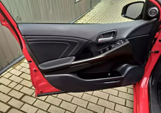 HONDA Civic 1.8 i-VTEC Elegance