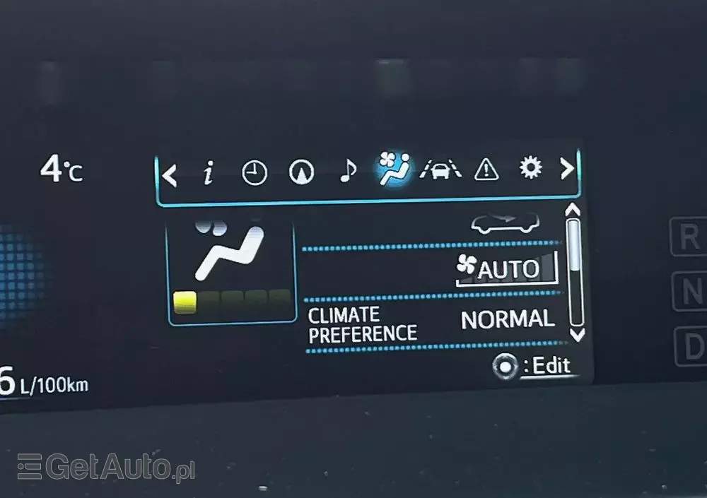 TOYOTA Prius Plug-in 1.8 Hybrid Prestige