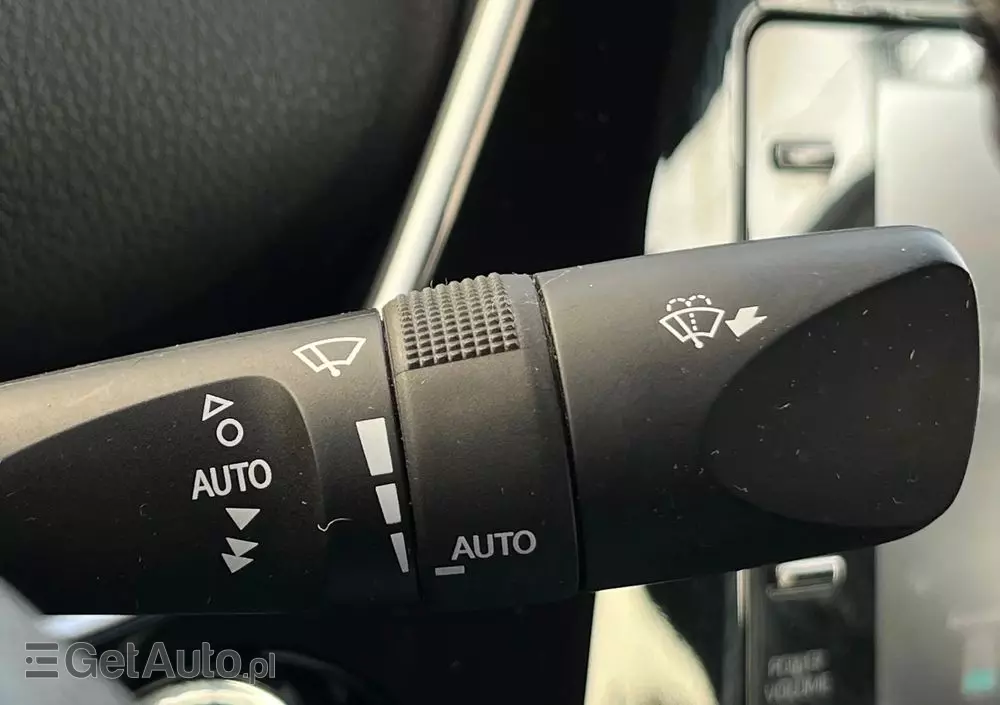 TOYOTA Prius Plug-in 1.8 Hybrid Prestige