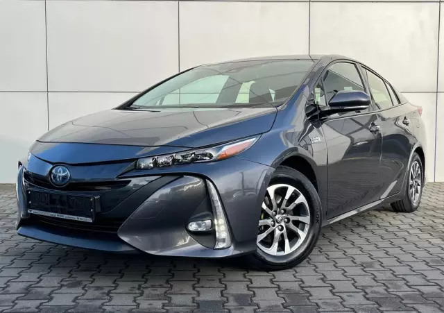 TOYOTA Prius Plug-in 1.8 Hybrid Prestige