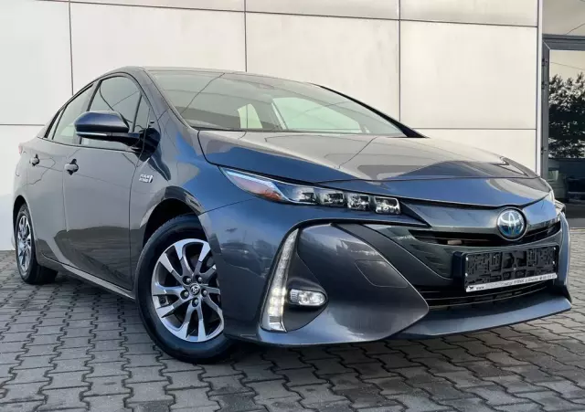TOYOTA Prius Plug-in 1.8 Hybrid Prestige