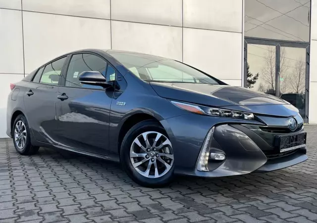 TOYOTA Prius Plug-in 1.8 Hybrid Prestige