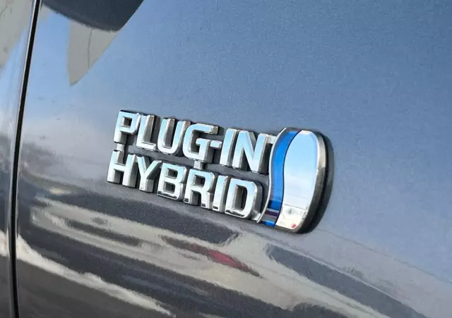 TOYOTA Prius Plug-in 1.8 Hybrid Prestige